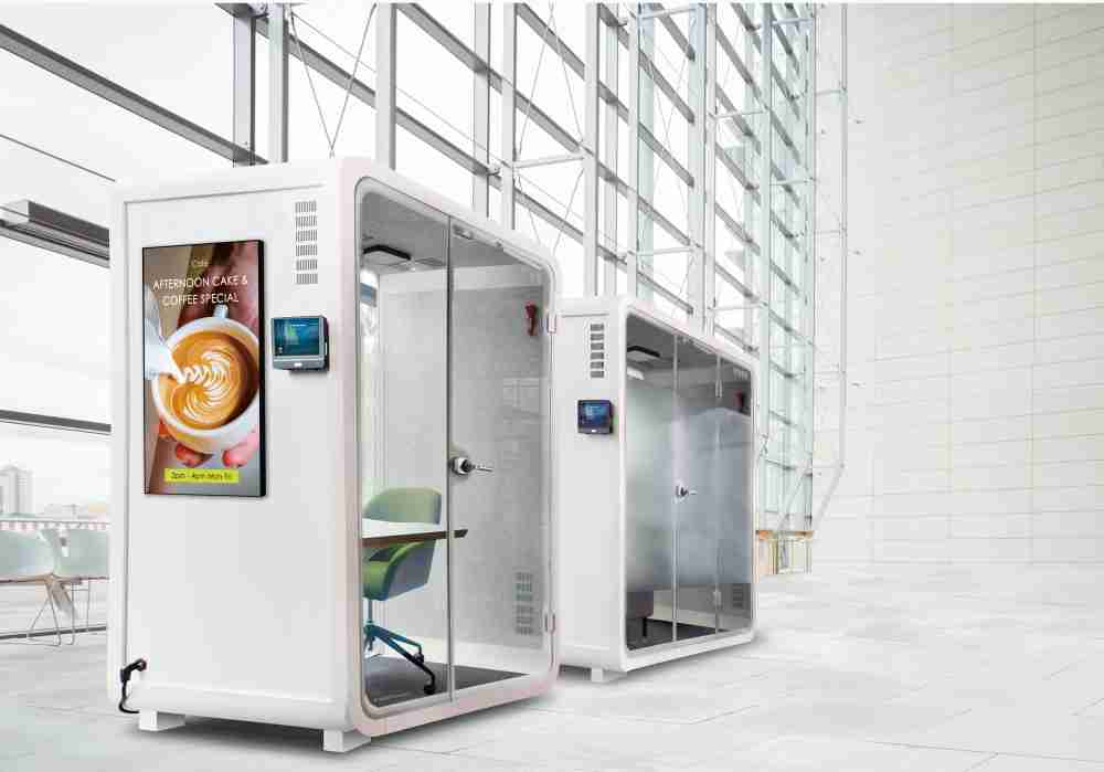 至成国际子公司达擎之智慧行动办公舱，，，，采用PDLC智能调光玻璃设计，，，，透过通电与断电的电流切换，，，呈现透明与雾面效果，，，具节能降耗特性并兼顾隐私，，，确保信息安全