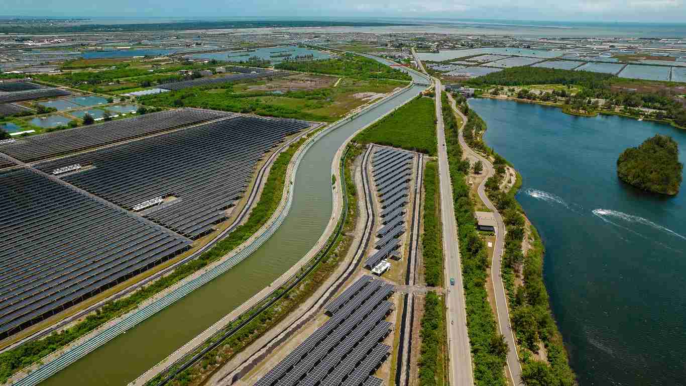 至成国际能源事业提供智慧能源管理、、、、太阳能监控管理、、、、全方位电厂建置及运维解决方案，，并拥有管理超过6000案场的经验